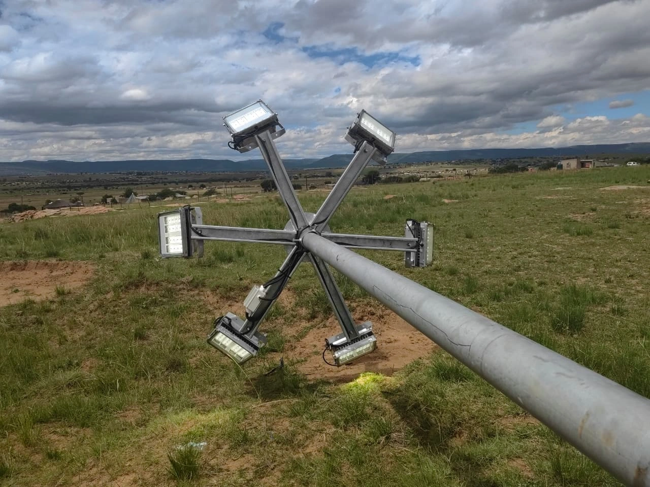Installation of 20m Mid-Hinge Masts