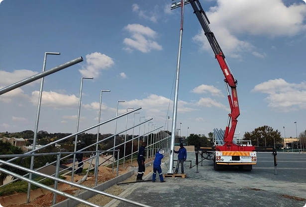 High mast lighting and lighting masts